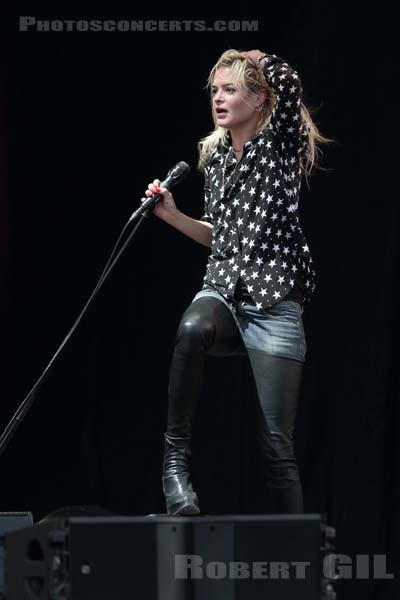 THE KILLS - 2018-06-24 - PARIS - Hippodrome de Longchamp - Paris - Alison Nicole Mosshart